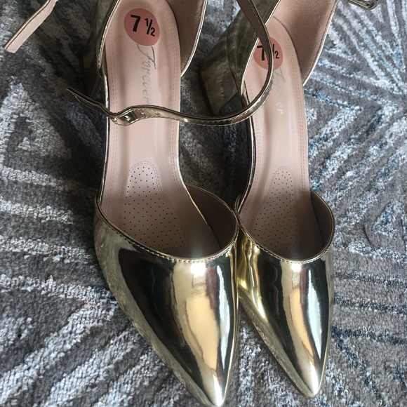 Shoes - Picture 2 of 9